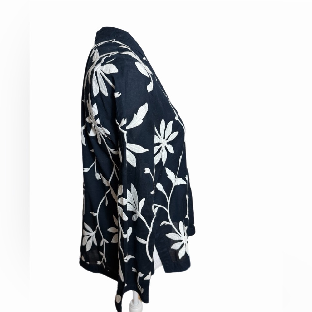 Talbots Women’s Navy And White Floral Print Top Size Small Long Sleeve - Picture 3 of 7